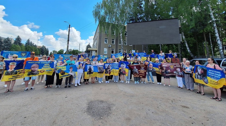 «Не здамося ніколи»: чергова акція у Мені на підтримку безвісти зниклих і полонених захиників