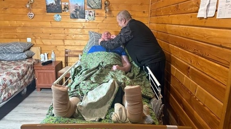 Віталій Шумей розпочинає навчання ходьбі після складної операції на стопах (відео)