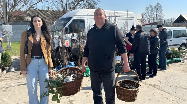 Море саджанців, м’ясні делікатеси та домашні смаколики: як пройшов весняний ярмарок у Біляївці