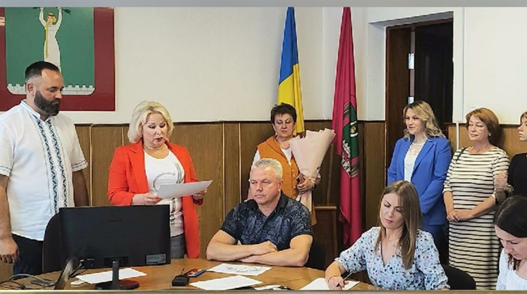 Юним смілянкам, які здобули перемоги на всеукраїнському рівні, та їх наставникам вручили стипендії