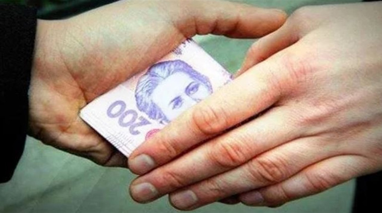 Пропонував тисячу, оштрафували на 17 тисяч: уманець хотів дати хабаря поліціянтам