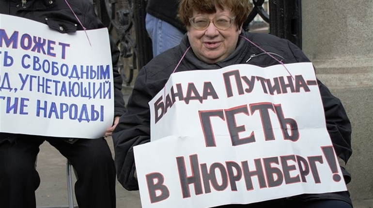 Валерія Новодворська у Скадовську перекладала агітки за Чорновола — сьогодні день її пам'яті