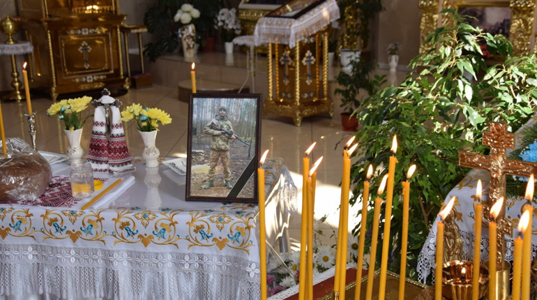 Не витримало серце: нетішинці провели в останню дорогу Дмитра Семенюка