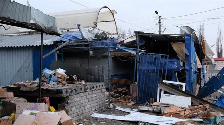 У Кураховому заборонено роботу ринку, магазинів, пошти. Розпорядження військової адміністрації