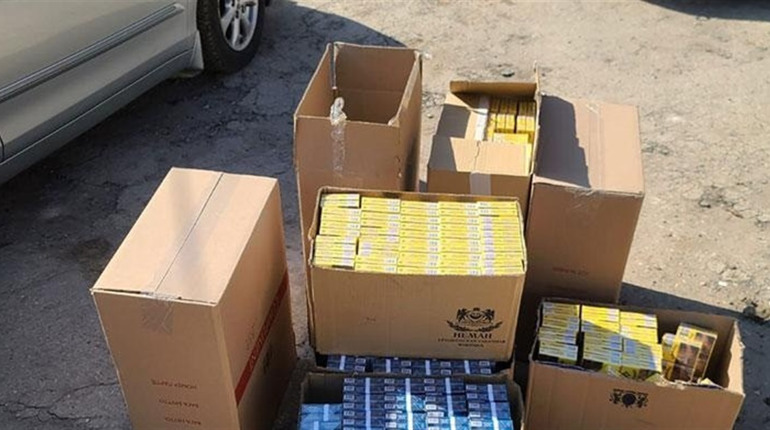 На блокпосту на Кременеччині поліцейські вилучили у водія 2 600 пачок цигарок без акцизу
