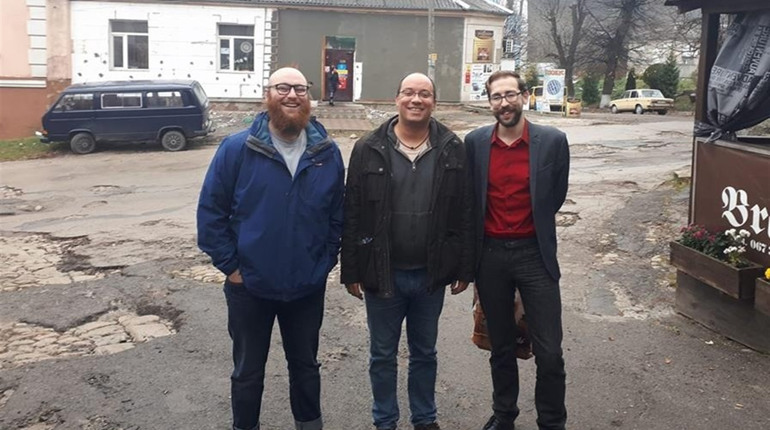 Волонтер із Німеччини Мартін Ройтер об’єднує зусилля,  щоб допомогти Кременцю