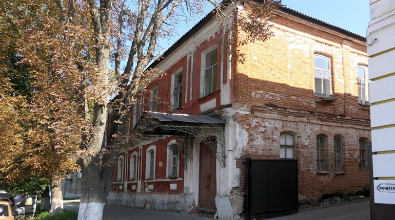 Історія старовинного будинку в центрі Глухова, де розташовувалась дитяча лікарня та медичне училище
