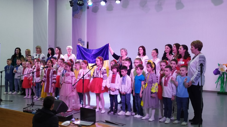 «Дитячими долоньками»: В Умані на благодійному концерті зібрали більше 20 тисяч гривень на ЗСУ