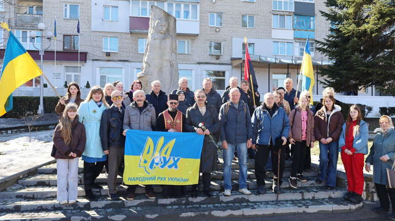 У день народження Кобзаря у Жмеринці відкрили пам’ятну дошку Героям Крут