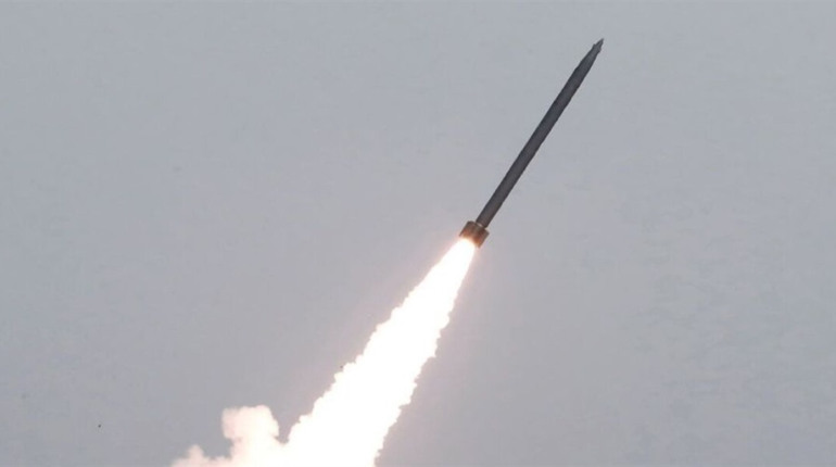 Росія атакувала ракетами Київщину, уламки пошкодили людям житло
