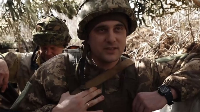 Воїни продовжують стримувати рашистів на сході України: відео з передової