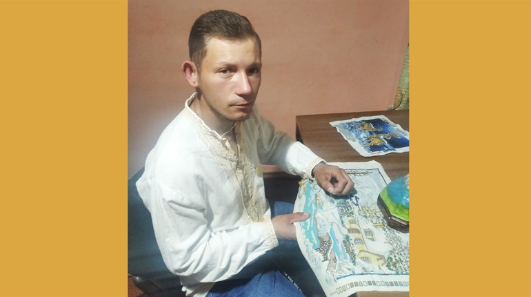 Улюблене заняття Сашка зі села Палашівка, що на Чортківщині, – вишивання