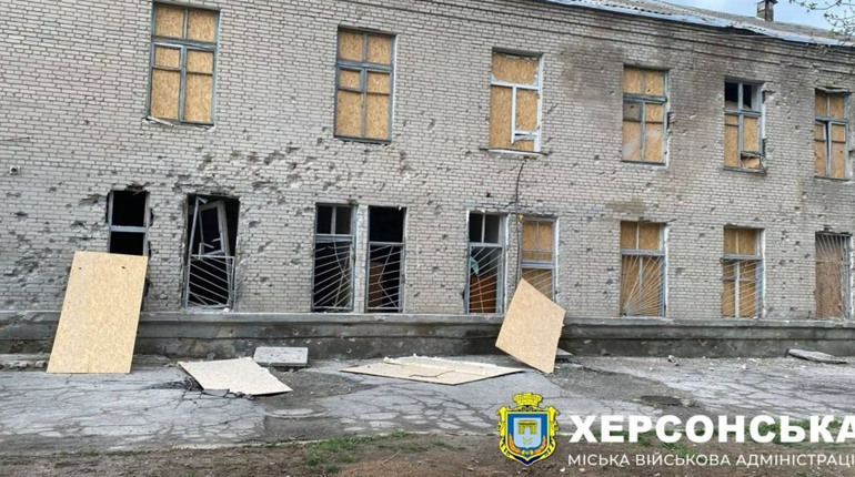 На Херсонщині окупанти завдали ударів по критичній та соціальній інфраструктурі, житловим будинкам