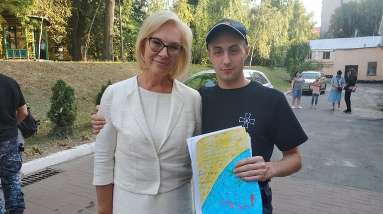 Моряк зі Сватового Євген Семидоцький разом з іншими звільненими моряками повернувся в Одесу