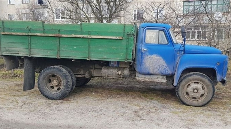 У Славуті поліцейські повідомили про підозру чоловікові, що викрав електроінструмент із авто