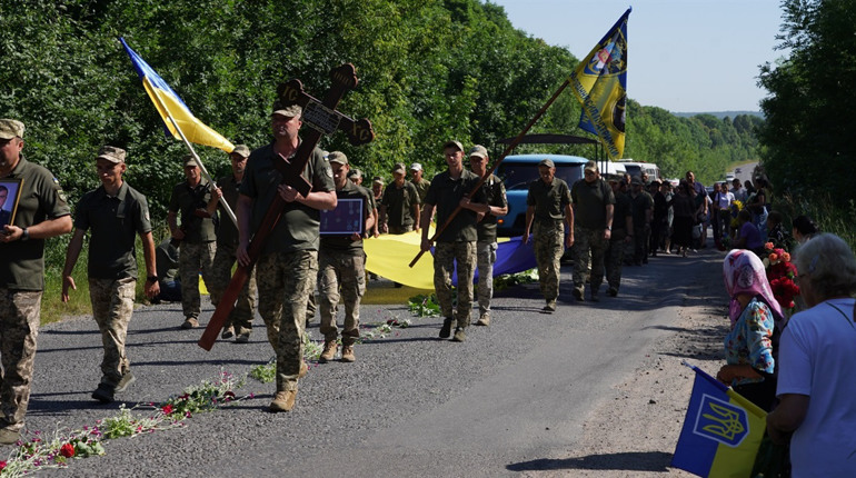 У Барській громаді попрощалися із захисником та Героєм Сергієм Чорним