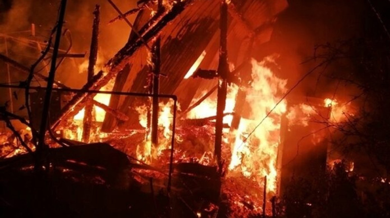 Чортківські рятувальники ліквідували пожежу дерев’яного дачного будинку