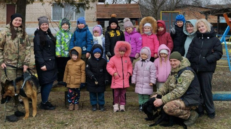 Доброта не знає віку. Глухівські дошкільнята зібрали допомогу для безпритульних тварин