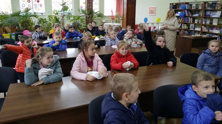 Міська бібліотека для дітей оголошує фотоконкурс «Різдво. Книга. Настрій.»