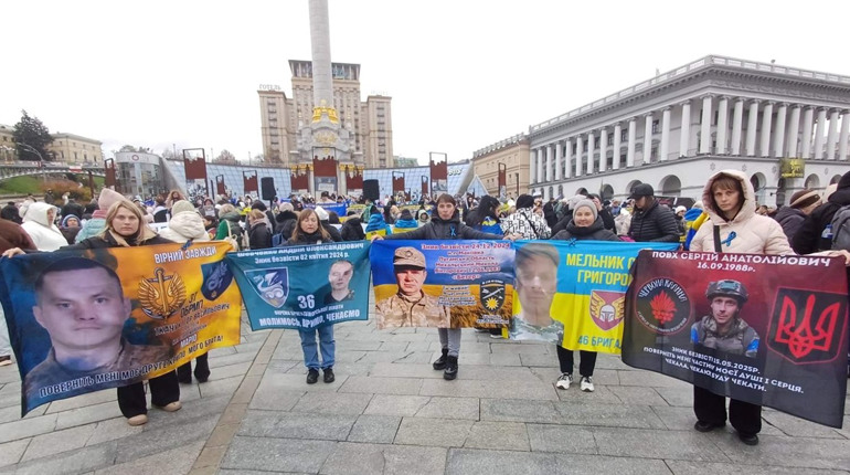 «Об’єднані тишею». Городоччанки долучилися до акції родин зниклих безвісти у Києві