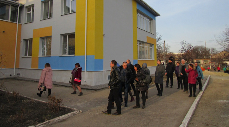Норвежці приїхали до Сватового, аби перевірити на що витратили їх 600 тисяч євро