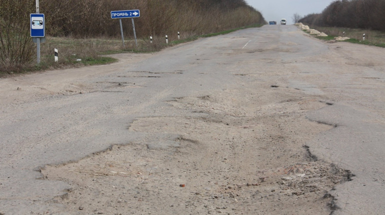 У області обіцяють масштабний ремонт доріг на Сватівщині. Де і коли ремонтуватимуть