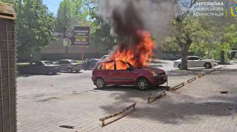 На Херсонщині внаслідок ворожих атак пошкоджені будинки та автівки, є постраждалі