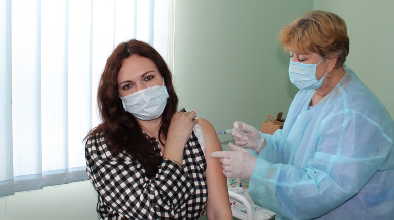 Співробітники Каховської ГЕС вакциновані