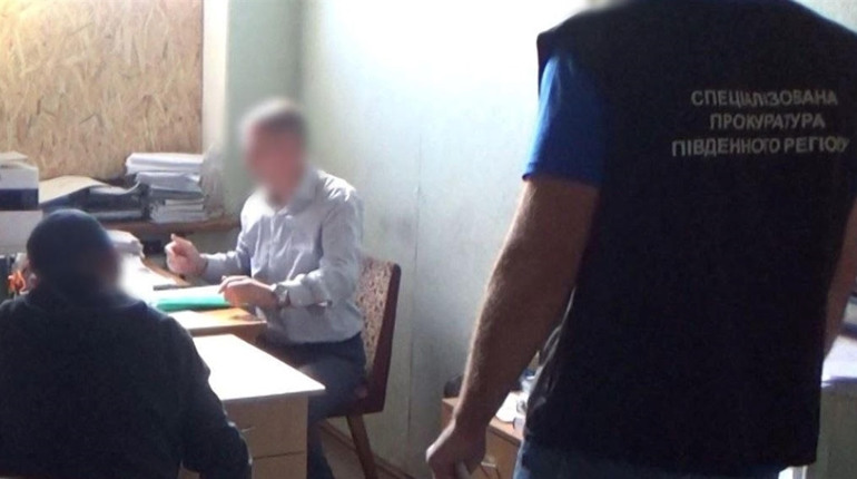 Не перевірив форму для ТРО: посадовця Херсонської ОВА підозрюють у службовій недбалості