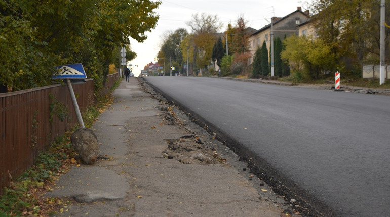 Коли будуть робити тротуари в Кіцмані: результати наради в міській раді