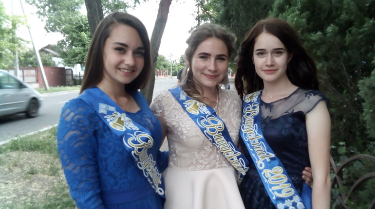 У школах Нової Каховки пролунав останній дзвінок