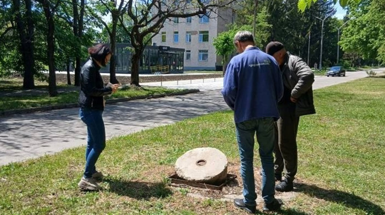 У Жовтих Водах почали закривати люки — як діяти, якщо бачите відкритий
