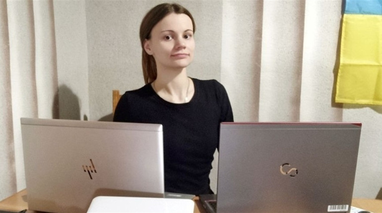 Волонтерка по духу. Як дівчина з Попасної Юлія Канзеба допомагає бійцям на фронті