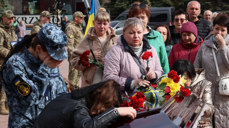 Южноукраїнська громада попрощалася з полеглим захисником Сергієм Силіщенком