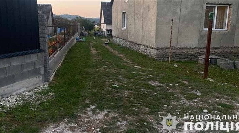 На Кременеччині жінка нанесла чоловікові смертельні поранення: відеоматеріали з поліції
