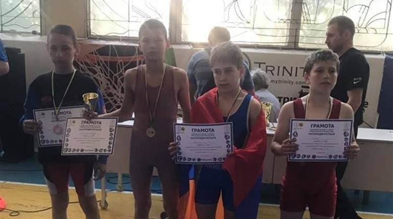 Волновахские борцы, по традиции,  выбороли медали на чемпионате в Мариуполе
