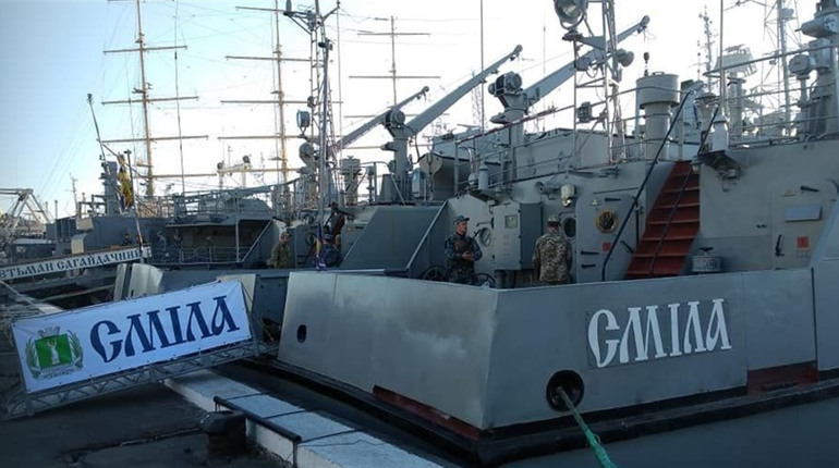 Навчальному катеру "Сміла" відправили допомогу напередодні Дня захисників та захисниць