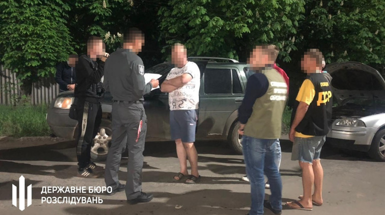 У Сватовому на хабарі у 1500 доларів затримали військового комісара: подробиці