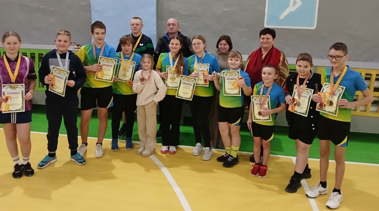 Юні глухівчани розіграли медалі Різдвяного турніру з настільного тенісу: хто переміг
