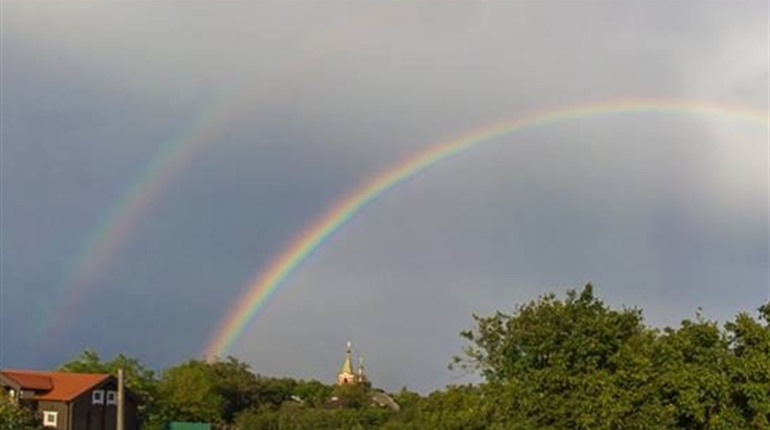 В Біляївці на небі з'явилось рідкісне явище — подвійна веселка: це встигли зафіксувати