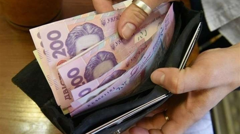 Уряд планує збільшити в Україні мінімальну зарплату на 1700 гривень
