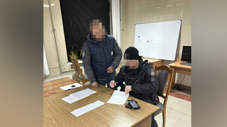 Правоохоронець, який жорстоко побив військового у Херсоні, засуджений до трьох років ув’язнення