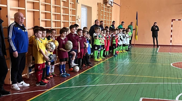 Первомайські дитячо-юнацькі команди з футзалу ганяли м’яча: турнір присвятили Дню Соборності
