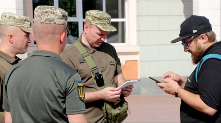 Кому треба з'явитися в ТЦК навіть без повістки