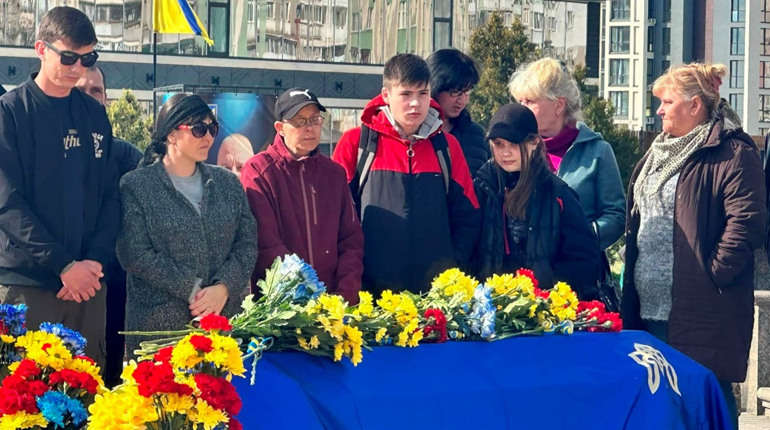 Южненська громада провела в останню путь загиблого Героя Анатолія Пашали (ФОТО)