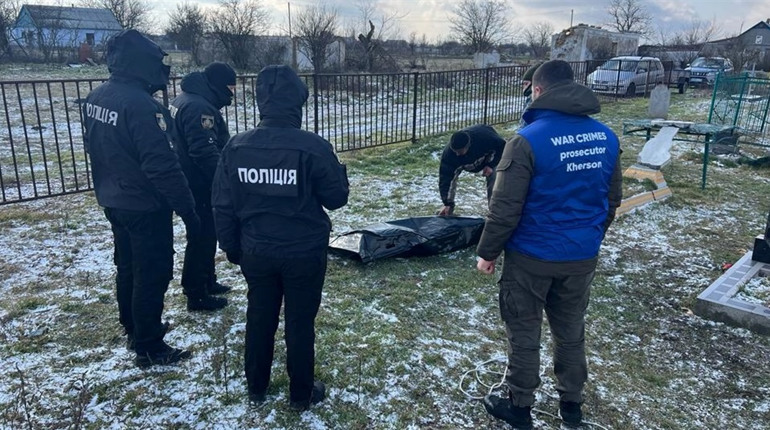 На Херсонщині ексгумували тіла ще двох жертв агресії ворога, серед них 12-річна дитина