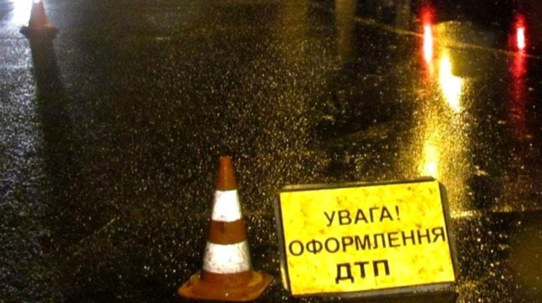 У передмісті Херсона загинув пішохід — його переїхали кілька разів