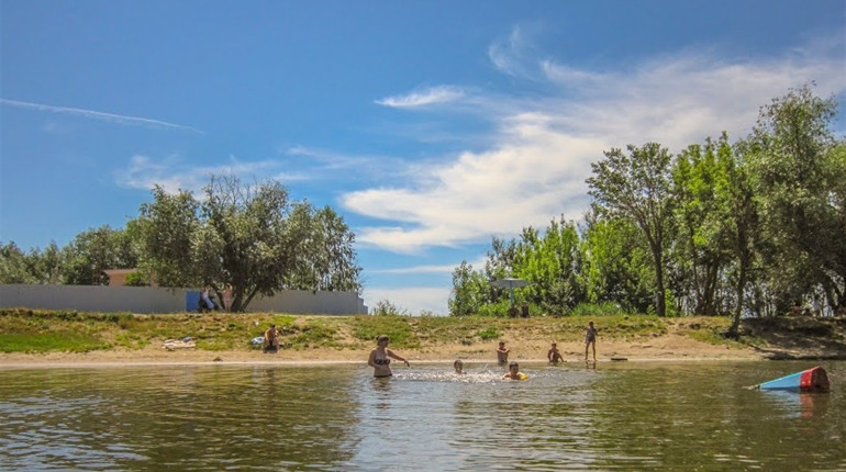 На Дитячому пляжі у Біляївці купатися не рекомендують: у воді виявили кишкову паличку