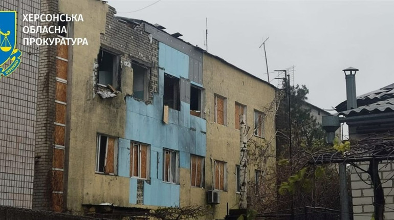 Російські терористи обстріляли Херсон: серед поранених — маленька дитина (ФОТО)