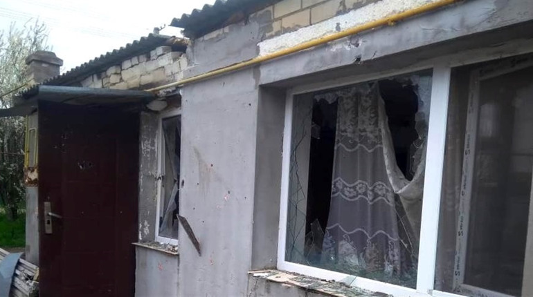 Херсонщина під цілодобовим вогнем ворога: пошкоджені навчальний заклад та десятки будинків